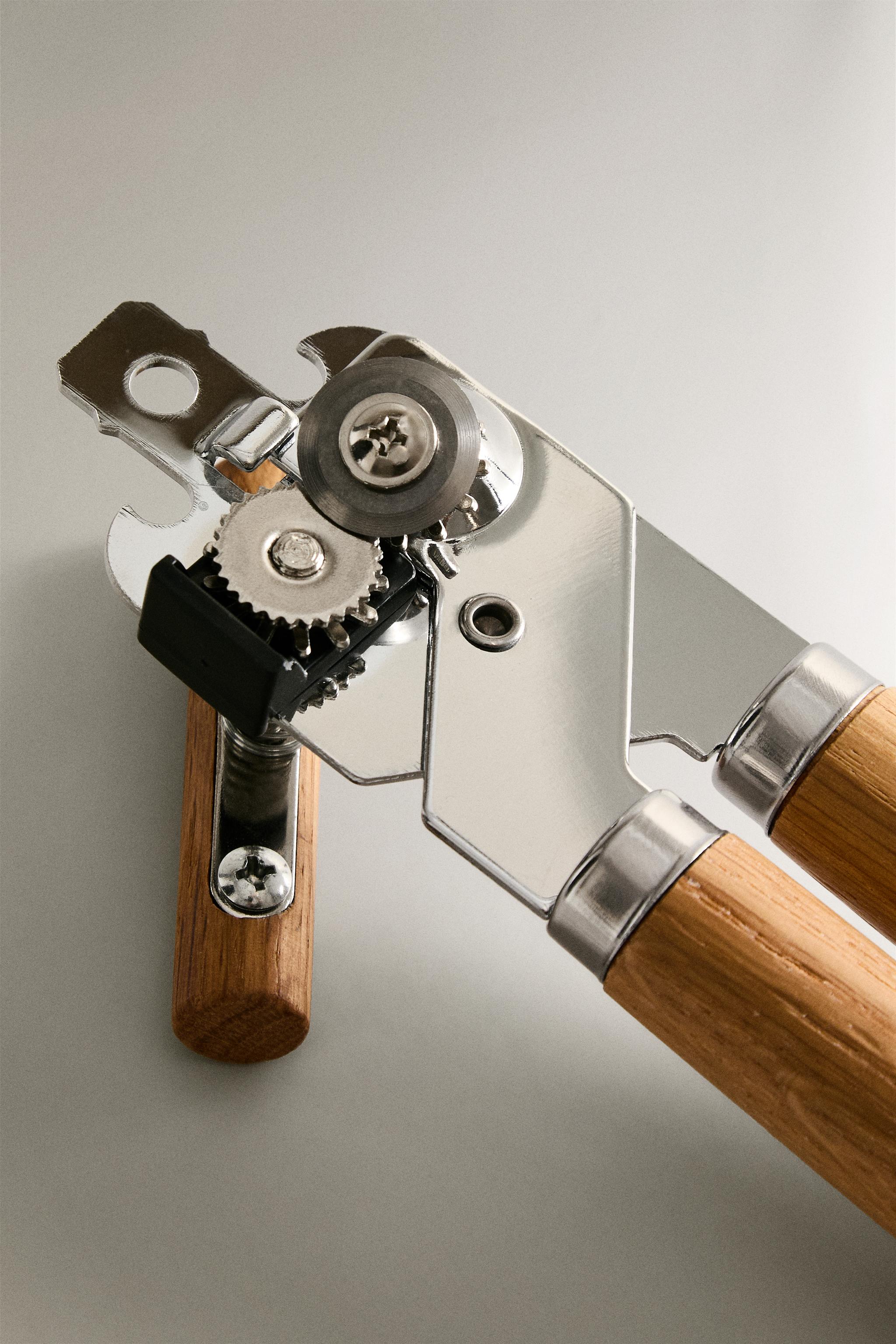 OAK WOOD MANUAL CAN OPENER